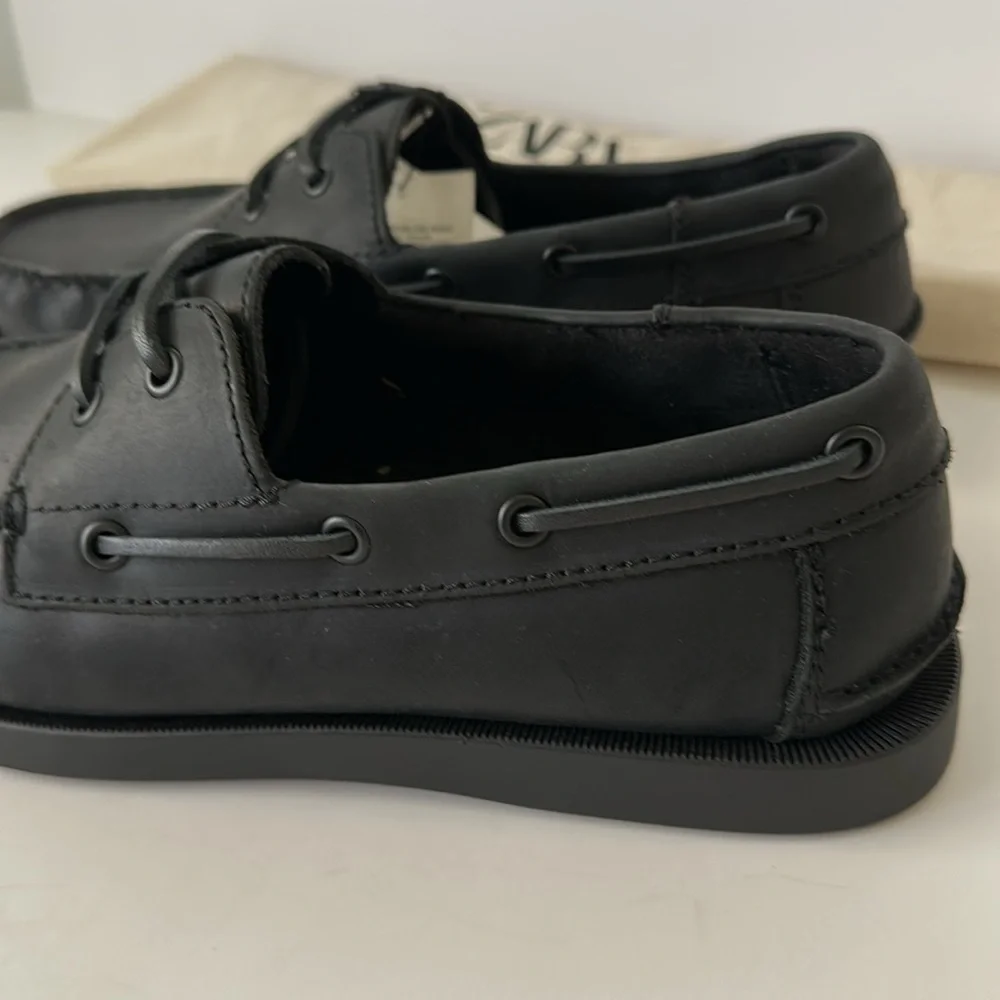 Zara Men's Classic Leather Black Deck Shoes